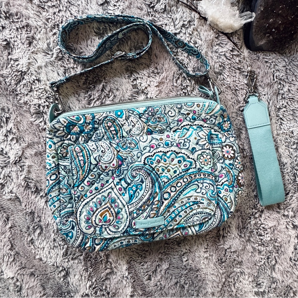 Vera Bradley Carson Daisy Dot Paisley Crossbody or Shoulder Bag - Picture 2 of 9
